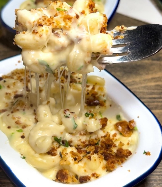 Loaded Mac & Cheese Fries
